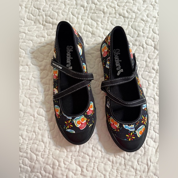 NWOT Women’s Skechers Sugar Skull Mary Jane Shoes Size 6 - Picture 2 of 8